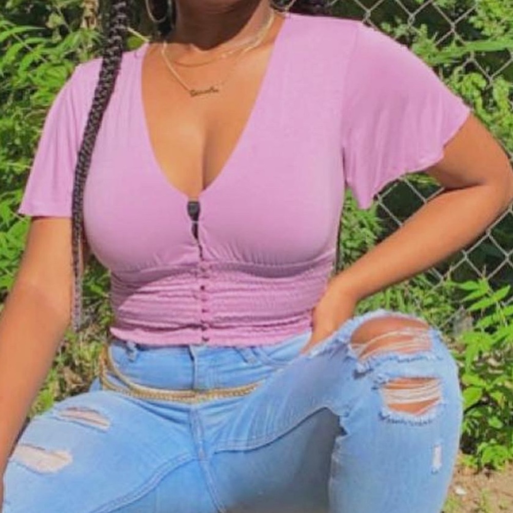 V neck purple cropped top with buttons / size M